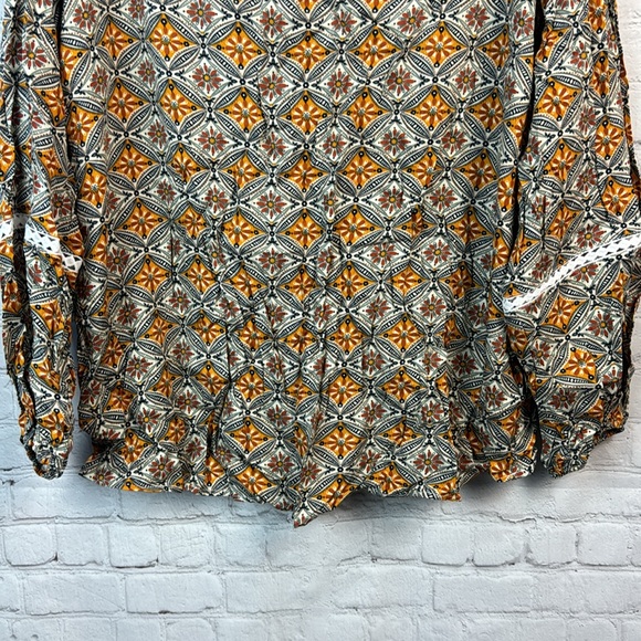 BloomChic Bohemian Print Lantern Sleeve Top Plus Size 1X - Picture 5 of 6